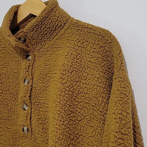 AERIE WOMEN'S SHERPA QUATER BUTTON UP OVERSIZED SWEATER - Picture 2 of 10